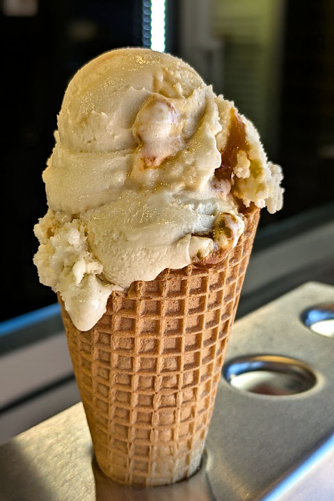 Kugel Eis in der Waffel